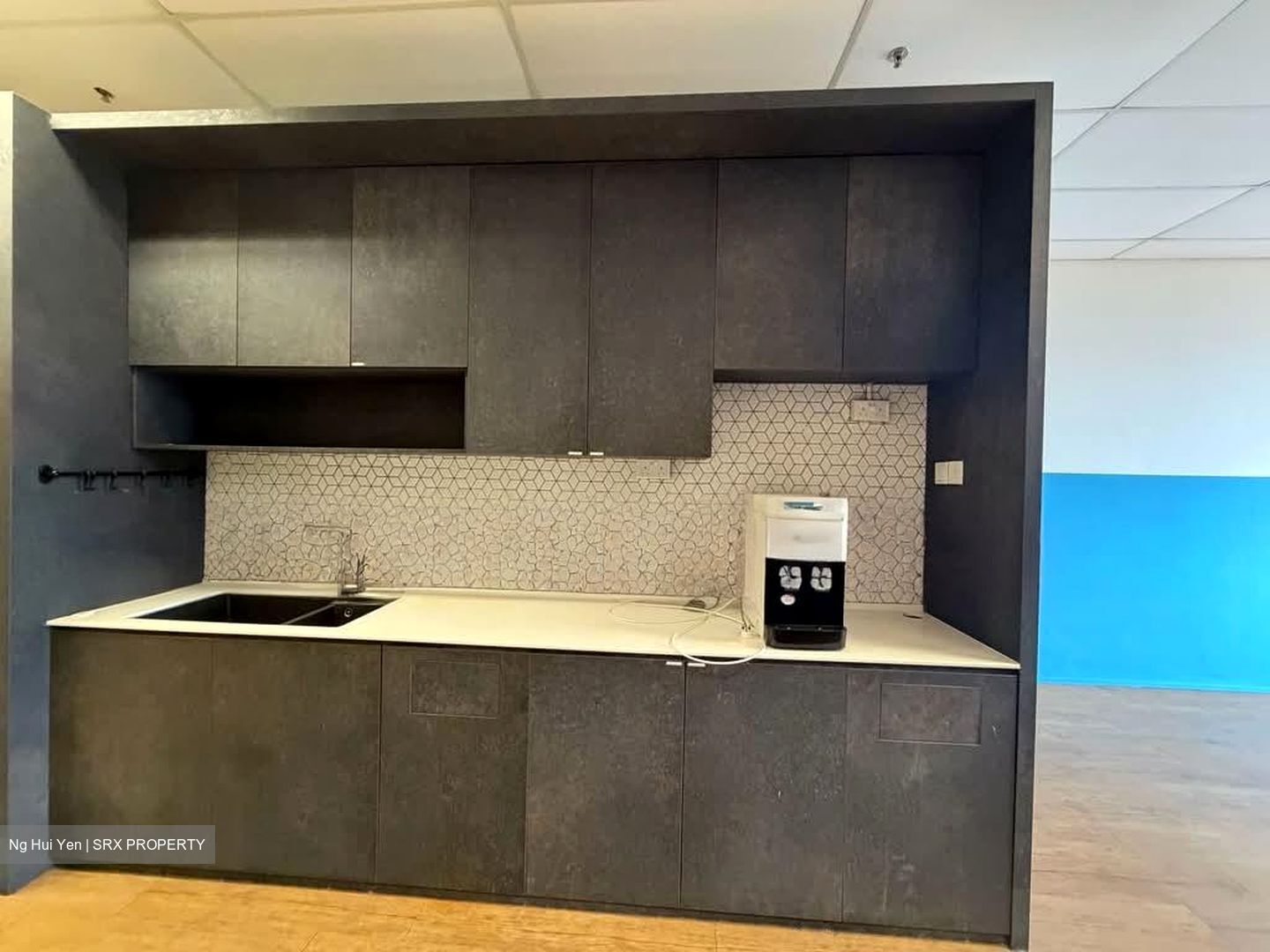 Dapenso Building (D1), Office #577742561